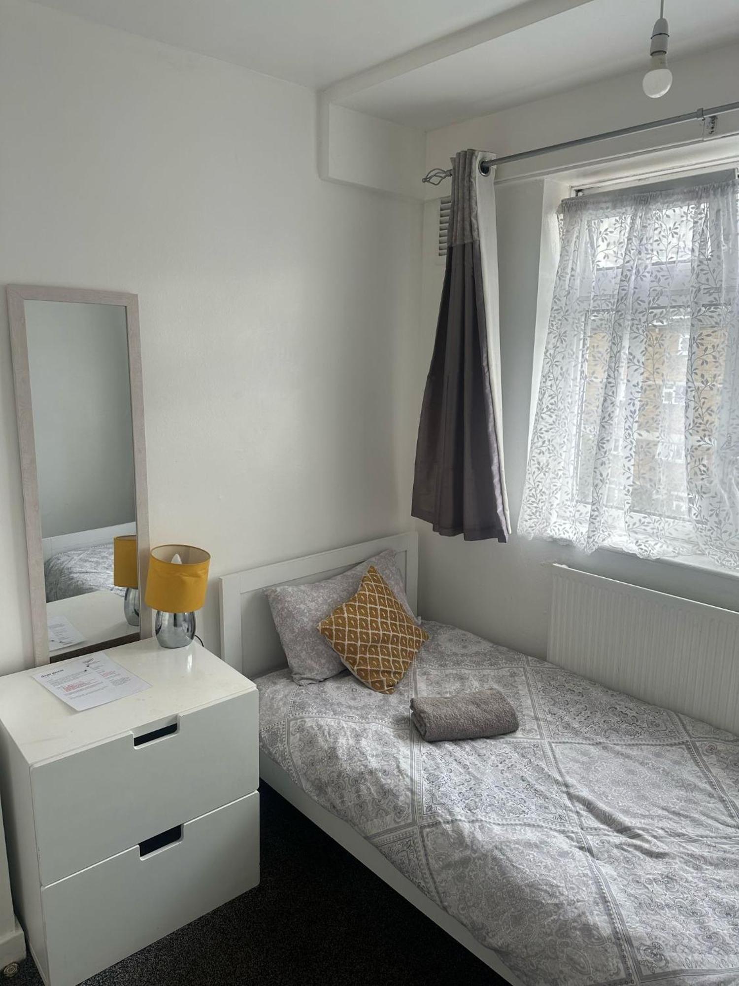 London Budget Maisonette Exterior photo